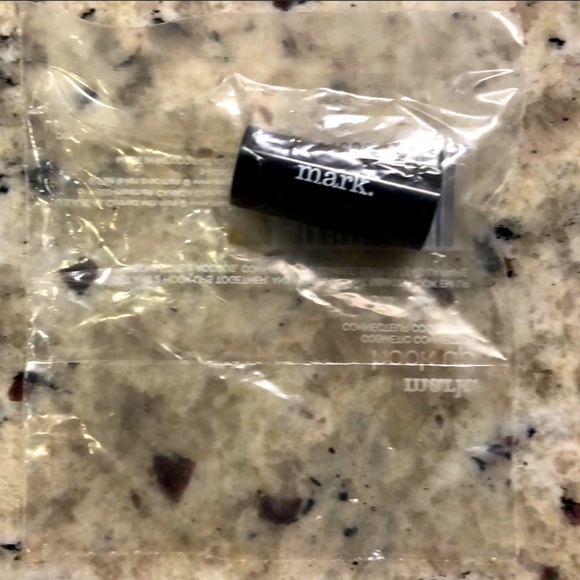 NWT 🆕 mark. Hook Up Cosmetic Connector (6 available) - Picture 3 of 4